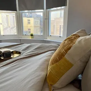 Three Bedroom Flat Next Lanes I And Shopping Center I Sleep 9 Apartment Brighton