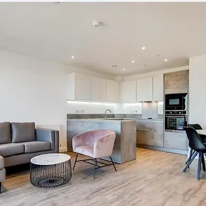 Modern With Free 24hours Gym Apartment London